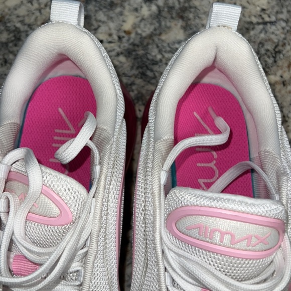 Nike Airmax 720 Athletic shoes 🌸🌺 - Picture 12 of 12